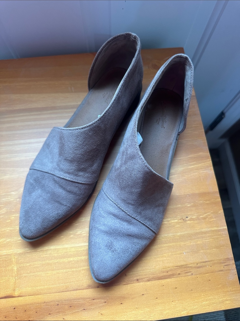 Universal Thread Taupe Pointed D'Orsay Flats